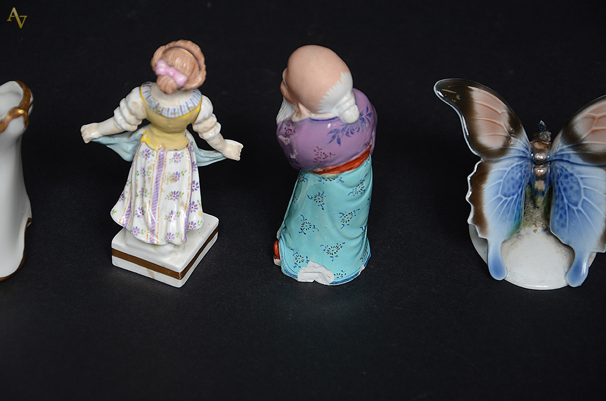 Sete peças diversas de porcelana policromada, sendo seis figuras e um... - foto 3 de 4