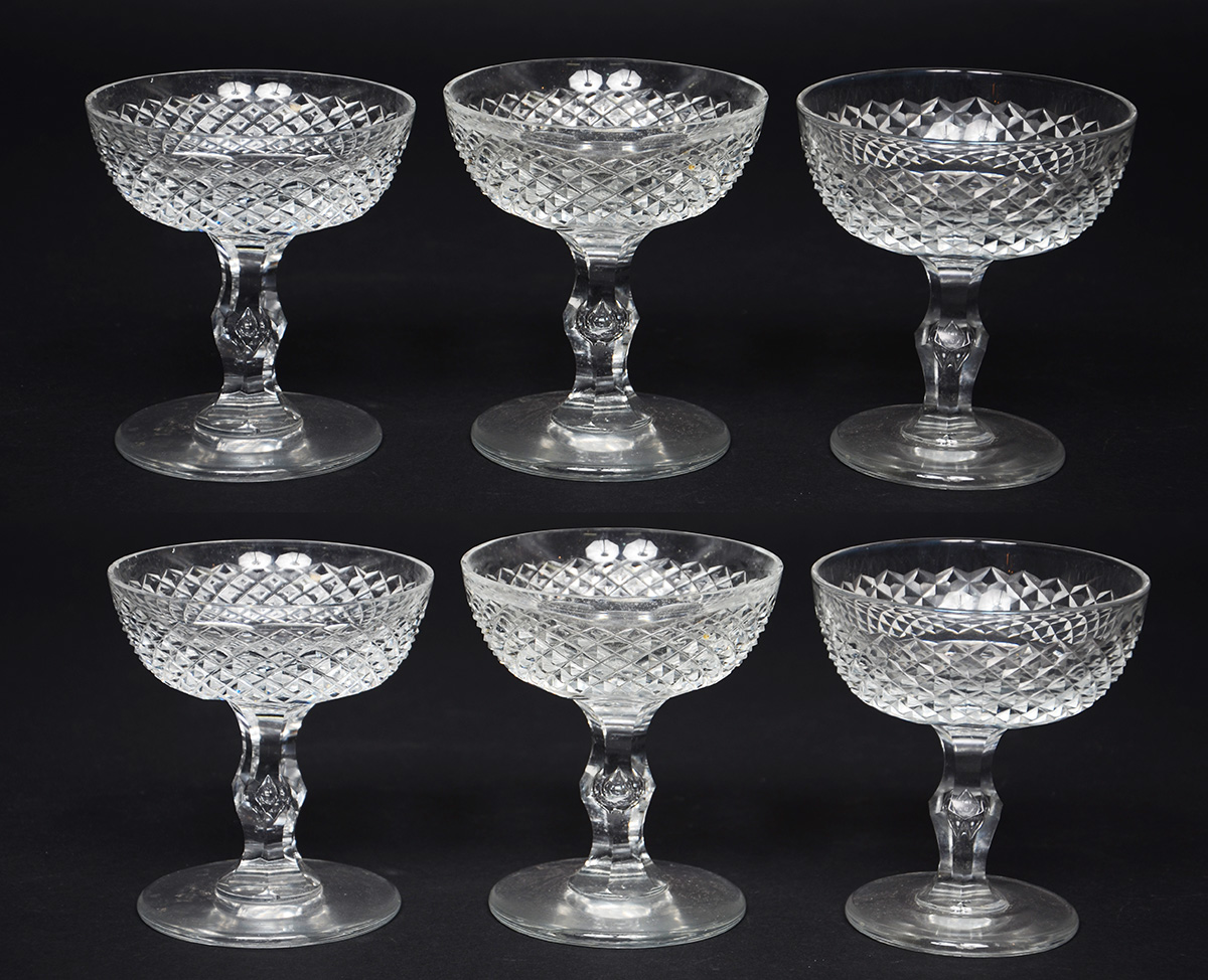 Seis taças para champagne de cristal. Altura 12 cm (um com bicado). - foto 1 de 2
