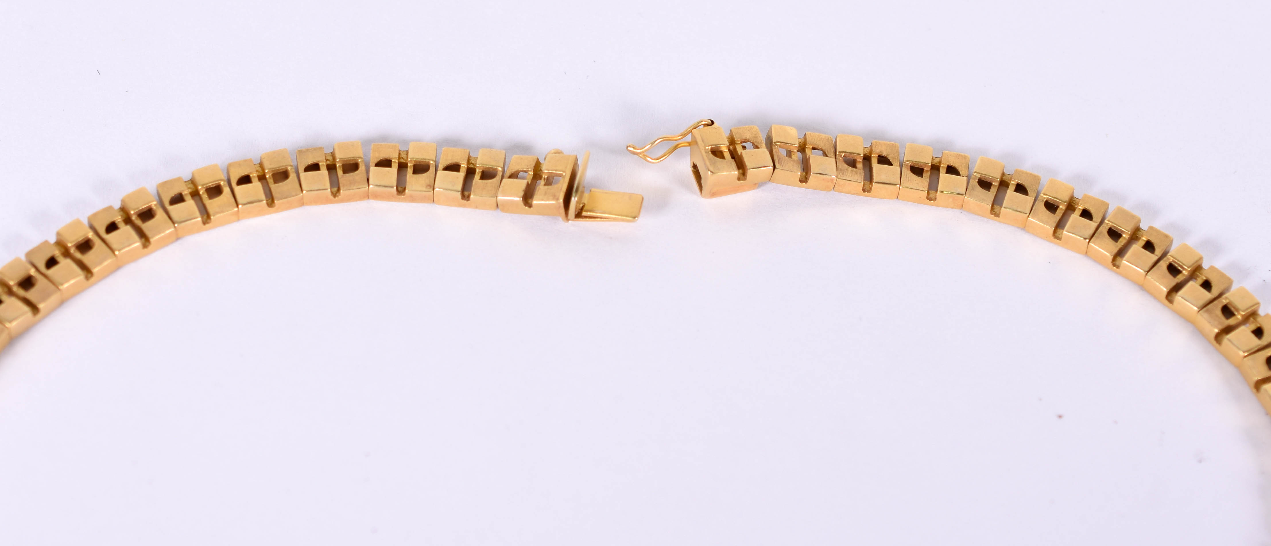 Gargantilha de ouro 18 k com 18 brilhantes , design de Burle Marx... - foto 3 de 4