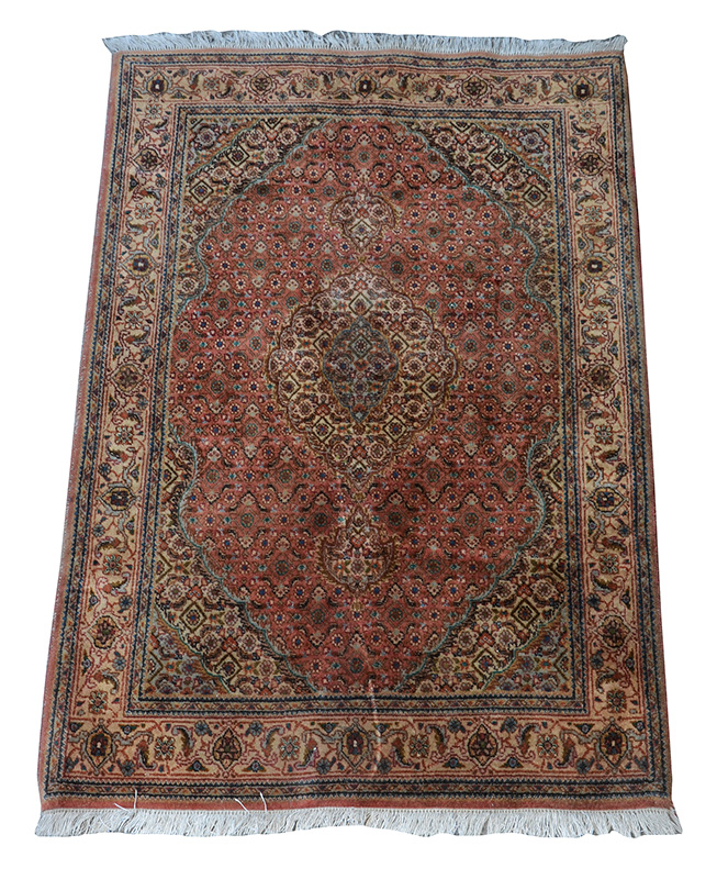 Tapete Moud. Medidas 1,52 x 1,02 m.