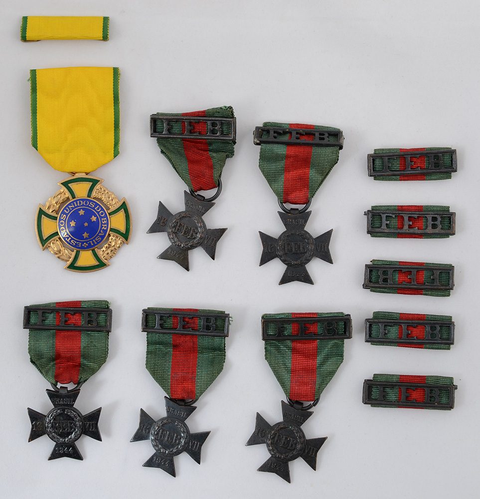 Seis medalhas do período da 2ª Guerra Mundial, sendo cinco Medalhas...
