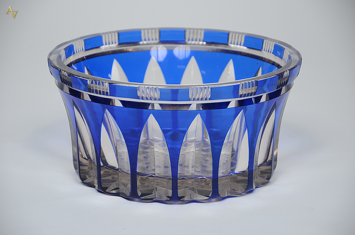 Bowl de cristal nas cores azul e branco. Altura 11 cm e diâmetro 22...