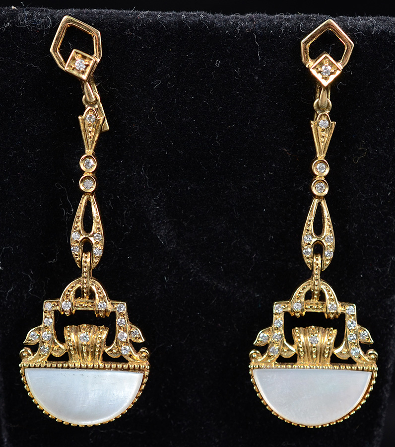 Par de brincos pendentes em ouro 18 k, com brilhantes e barretes de...