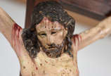 Tres peças de madeira entalhada e policromada f... - Tres peças de madeira entalhada e policromada formando o Calvário, tendo Cristo crucificado,  Nossa Senhora e Maria Madalena. Portugal Sác XIX  ...