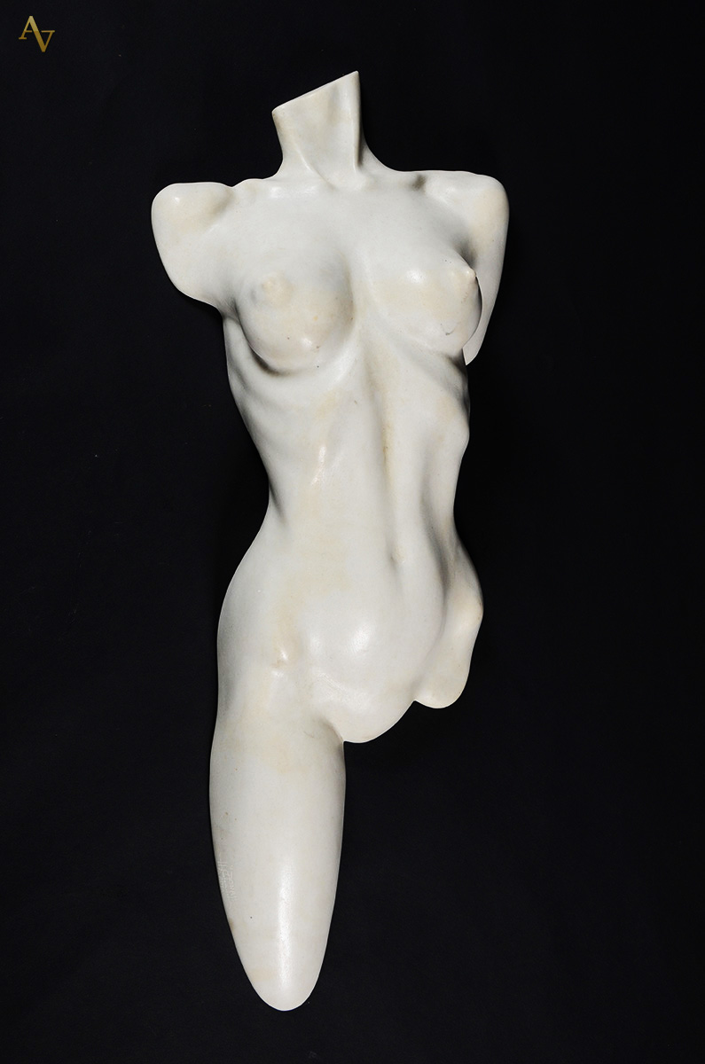 HILDEBRANDO LIMA - Escultura de parede "Dora", de pó de... - foto 1 de 2
