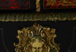 Dunquerque de Boulle com 2 portas , prateleira ... - Dunquerque de Boulle com 2 portas , prateleira interna , tampo de mármore, incrustações em metal dourado e tartaruga vermelha .

 