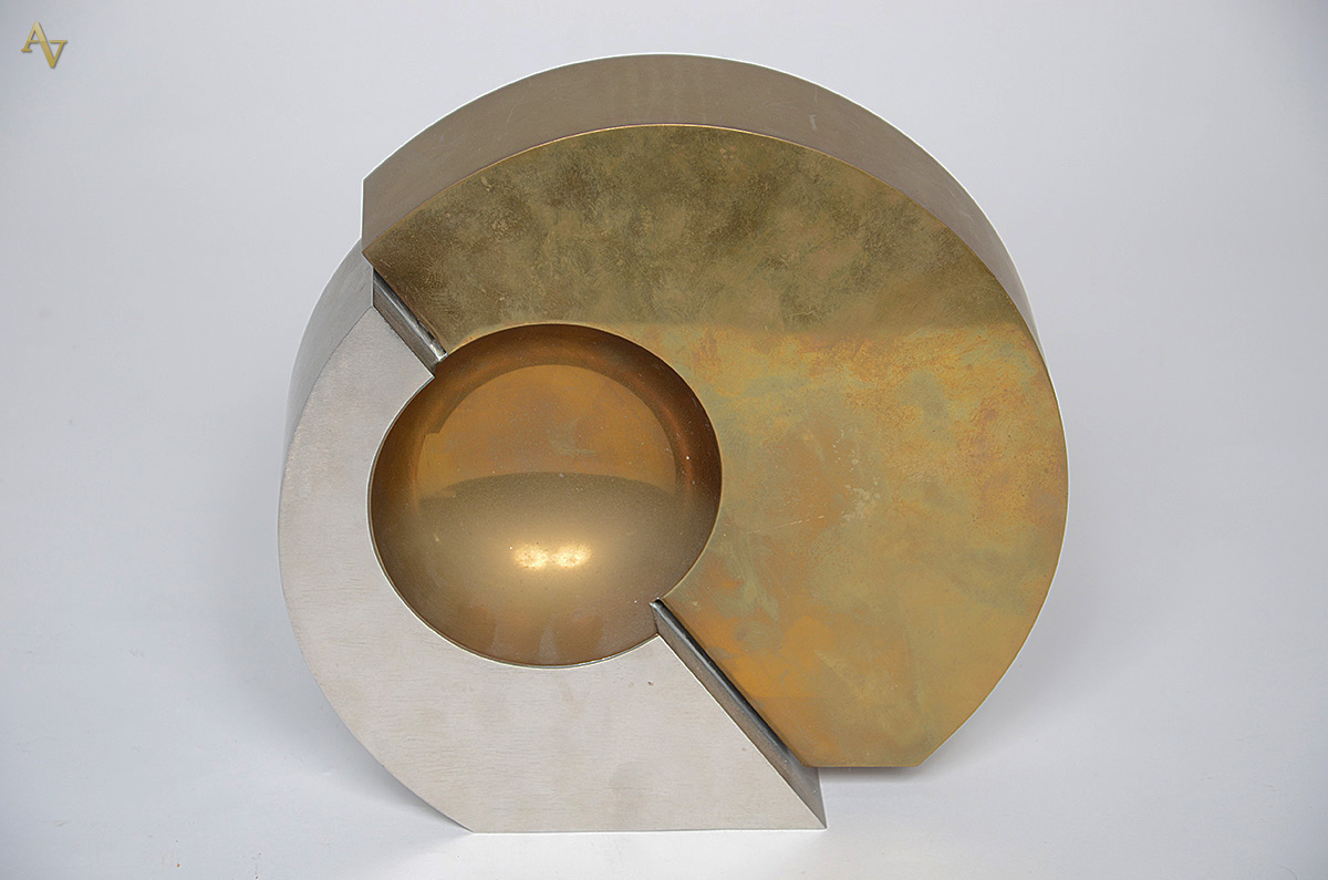 Escultura de aço D. Moreno. Diâmetro 28 cm e altura 27 cm. - foto 1 de 3