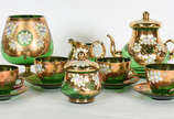 Conjunto veneziano verde / dourado , sendo 6 xí... - Conjunto veneziano verde / dourado , sendo 6 xícaras com pires , bule, leiteira , açucareiro e bowl . Total  10 peças 