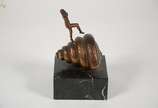 SALVADOR DALI - Mujer desnuda subiendo la escal... - SALVADOR DALI - Mujer desnuda subiendo la escalera - AB - 089/100. Altura 22 cm (leve bicado na base de mármore - com cartão/ garantia de autent...