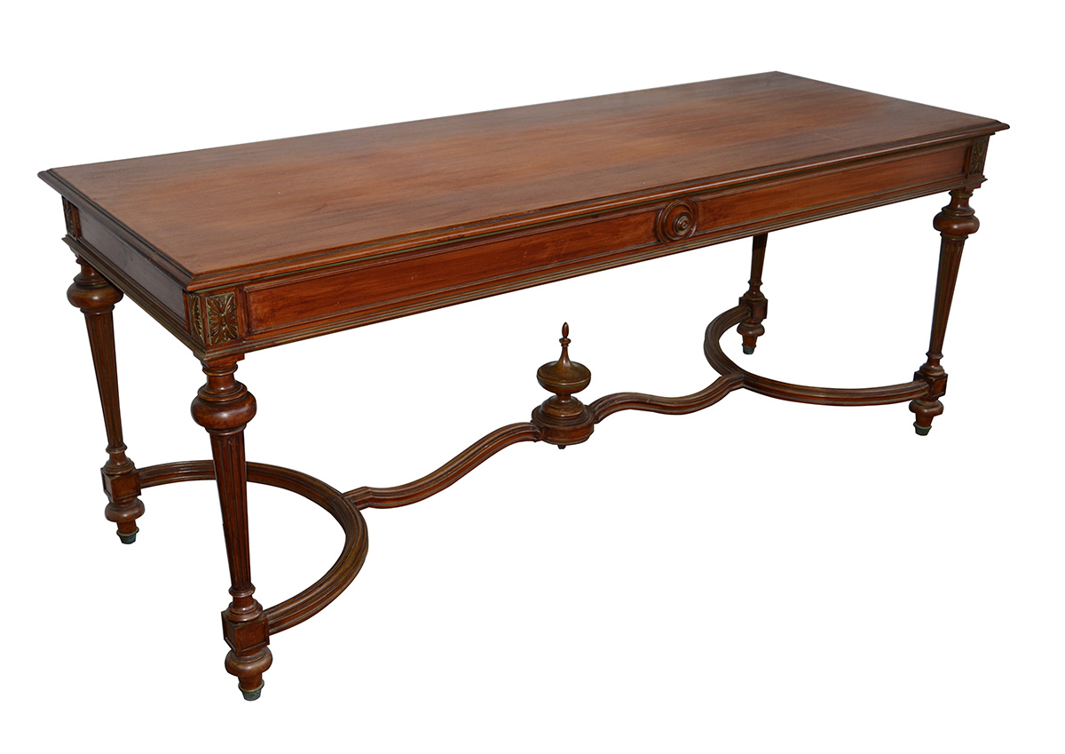 Console de madeira nobre, quatro pernas cilindricas frisadas ligadas...