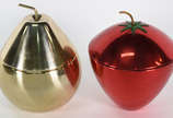 Dois baldes de gelo na forma de "pera" e maçã" ... - Dois baldes de gelo na forma de "pera" e maçã" em metal colorido,  anos 50 ( de 25 cm a 28 cm de altura)