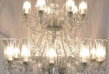 Excepcional Lustre de cristal com pingentes lap... - Excepcional Lustre de cristal com pingentes lapidados, 12 braços na parte inferior e 6 na parte superior.

 