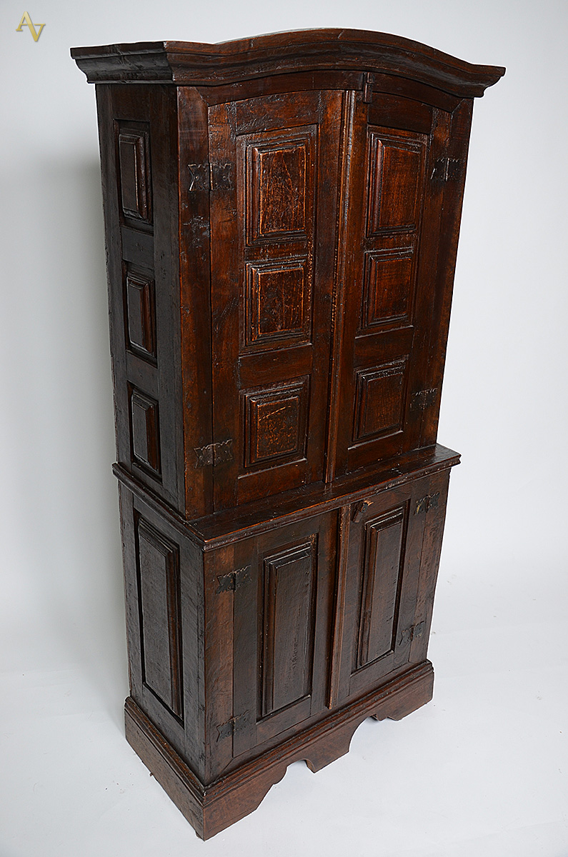 Movel de madeira nobre estilo colonial. Medidas 0,71 x 0,37 m e... - foto 1 de 2