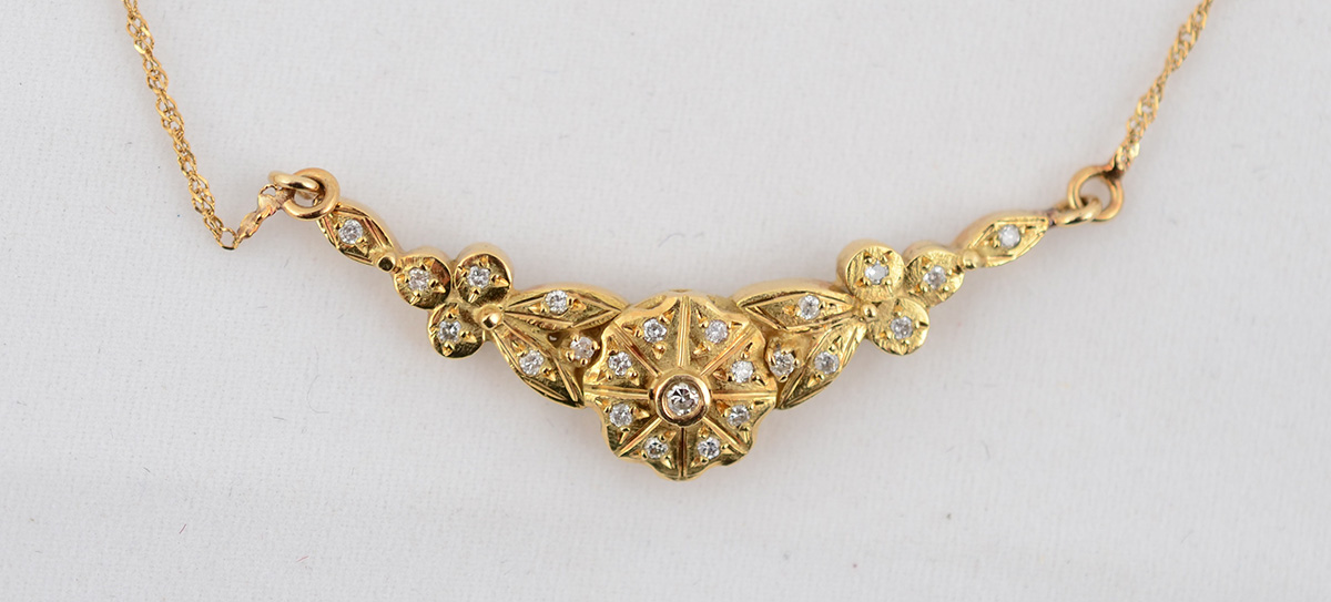 Cordão de ouro 18 k com pendente integrado floral com 23 brilhantes... - foto 1 de 2