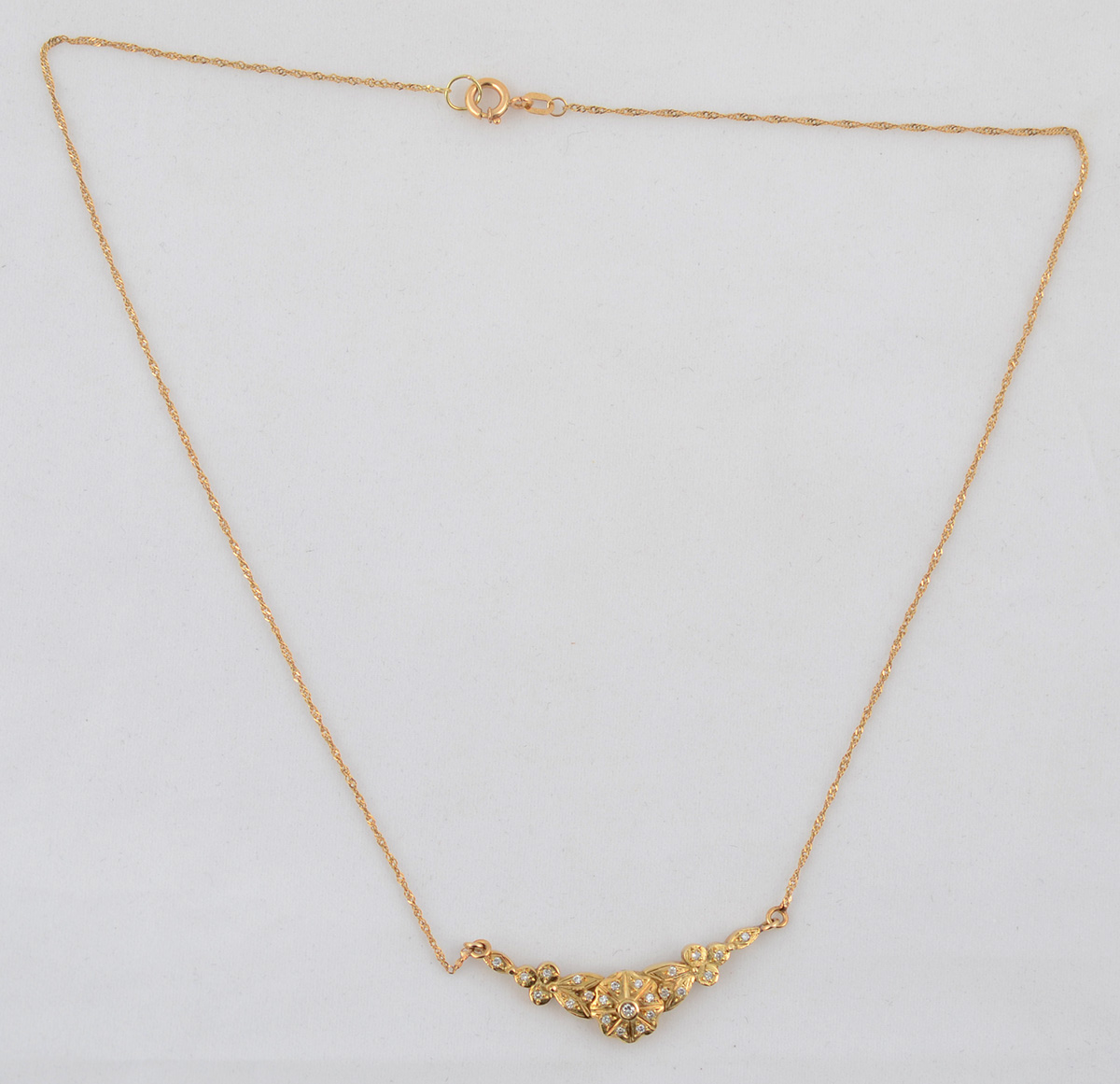 Cordão de ouro 18 k com pendente integrado floral com 23 brilhantes... - foto 2 de 2