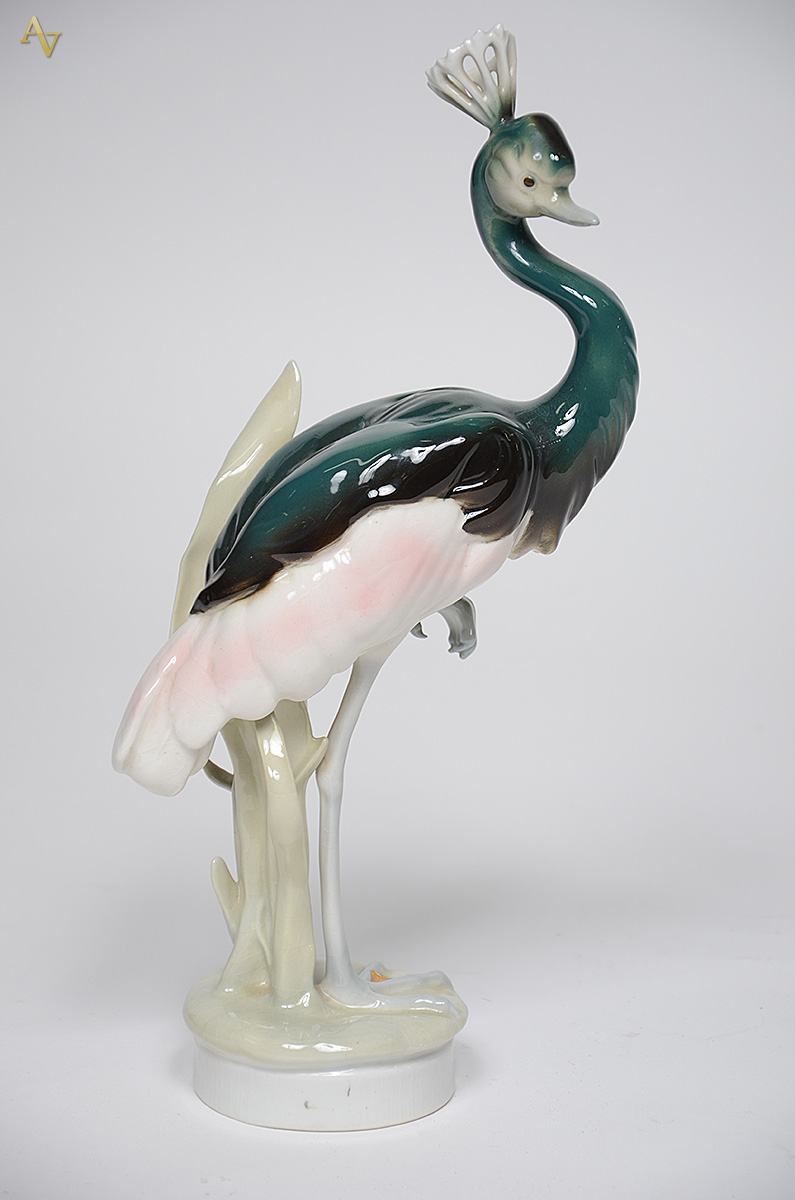 Estatueta de porcelana Royal Dux representando Ave. Altura 33 cm. - foto 1 de 2