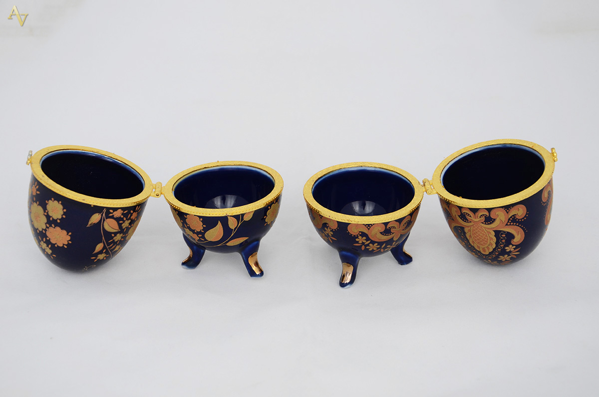 Par de ovos porta jóias de porcelana. Altura 10 cm. - foto 2 de 2