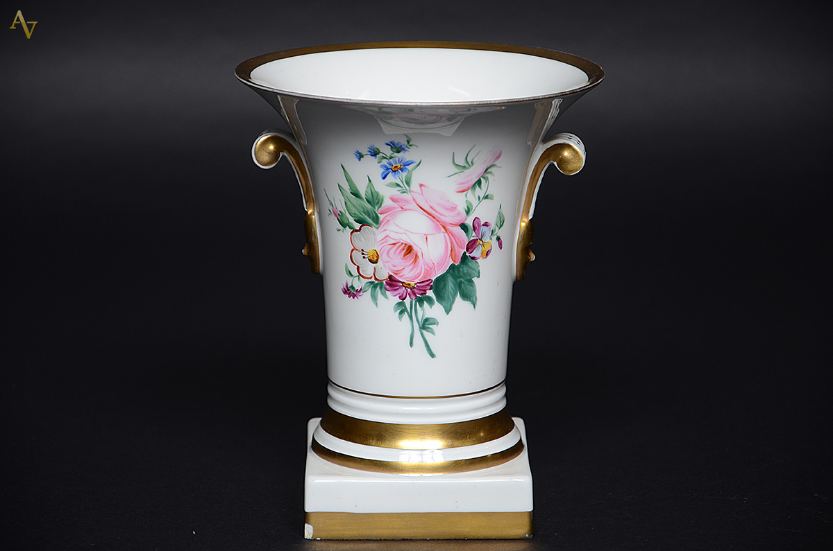 Vaso de porcelana portuguesa Vista Alegre com flores em policromia e... - foto 2 de 3