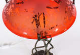 Ravagnani (1962),  - Abatjour em metal com cúpula de vidro vermela com desenhos de pássaros 