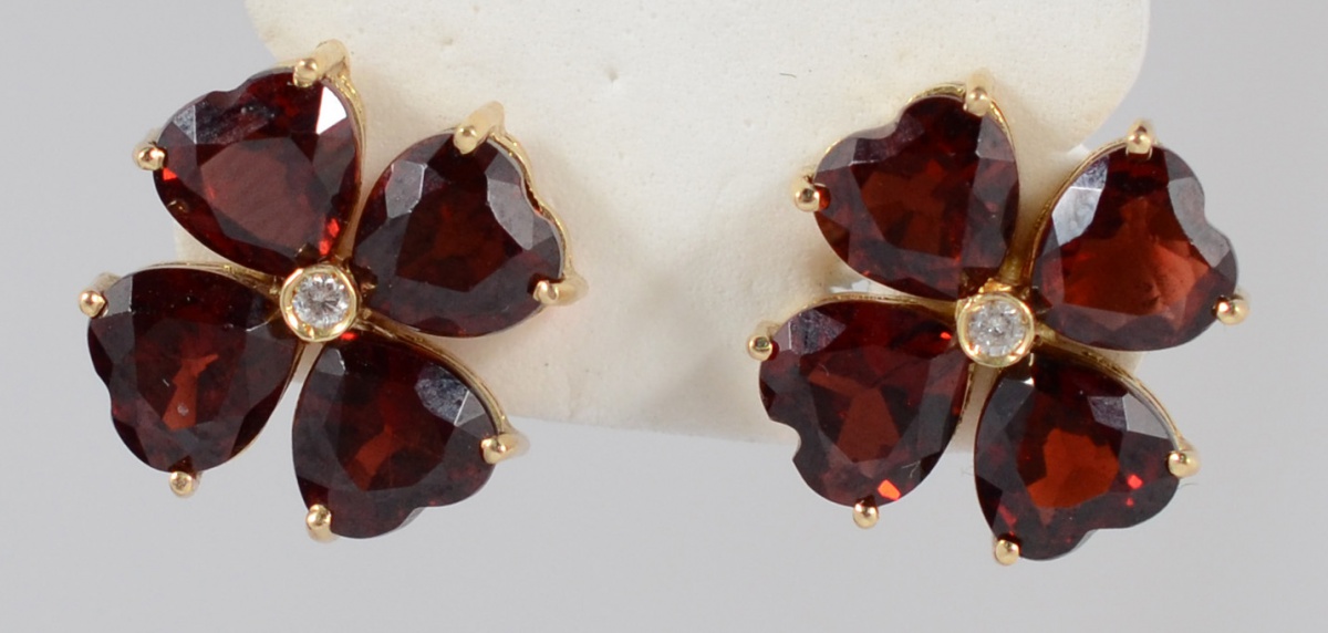 Par de brincos de ouro amarelo 18 kcom granadas em forma de trevos e...