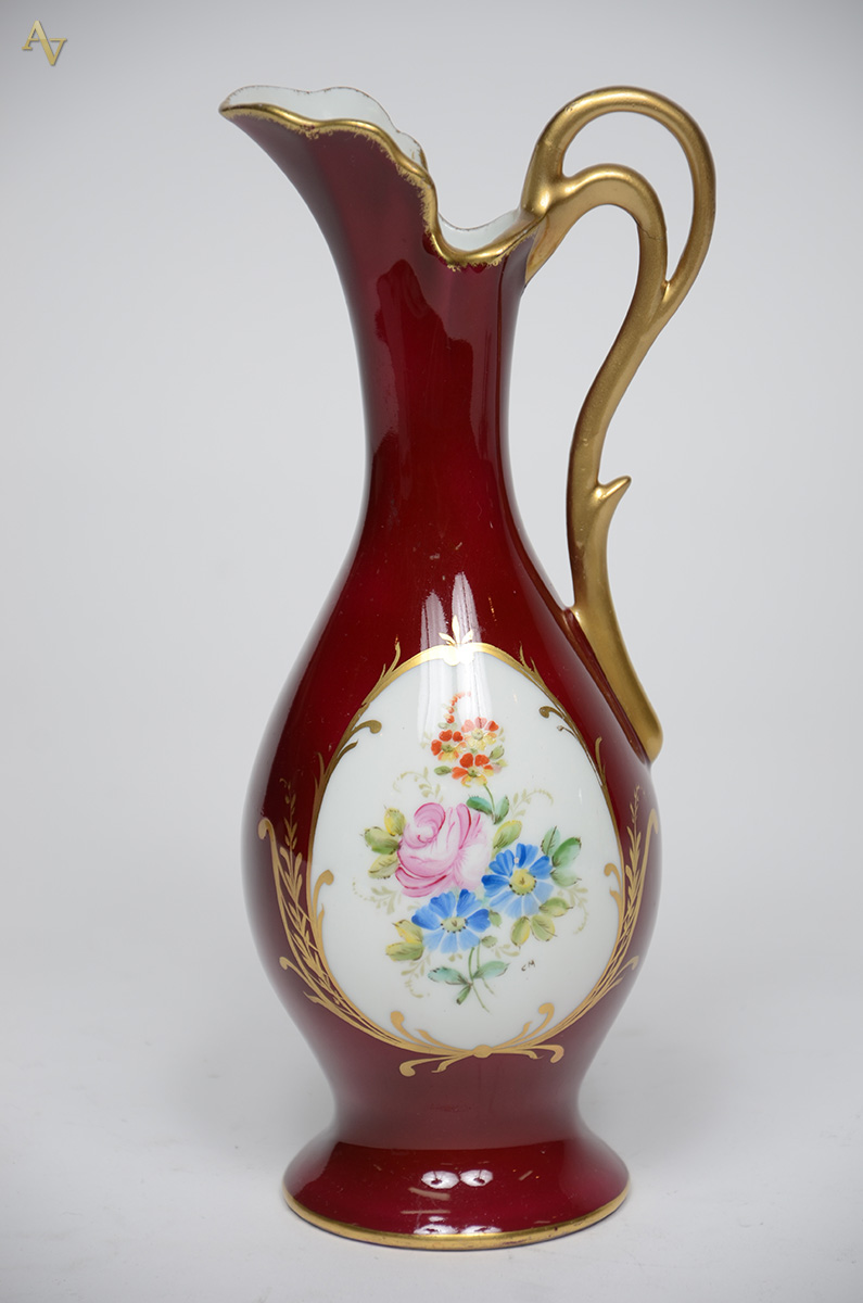 Ânfora Goudeville Limoges decorada com flores e detalhes dourados na... - foto 1 de 2