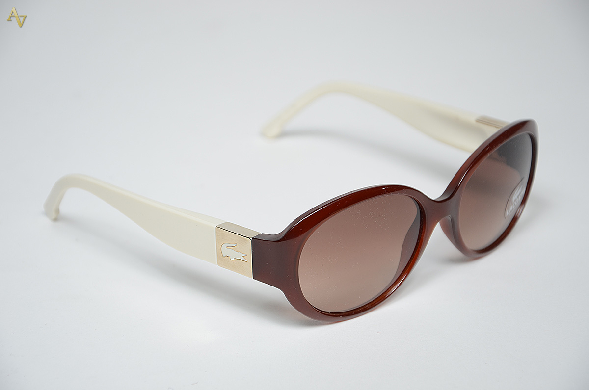 LACOSTE - Óculos escuros feminino - estojo original. - foto 1 de 3