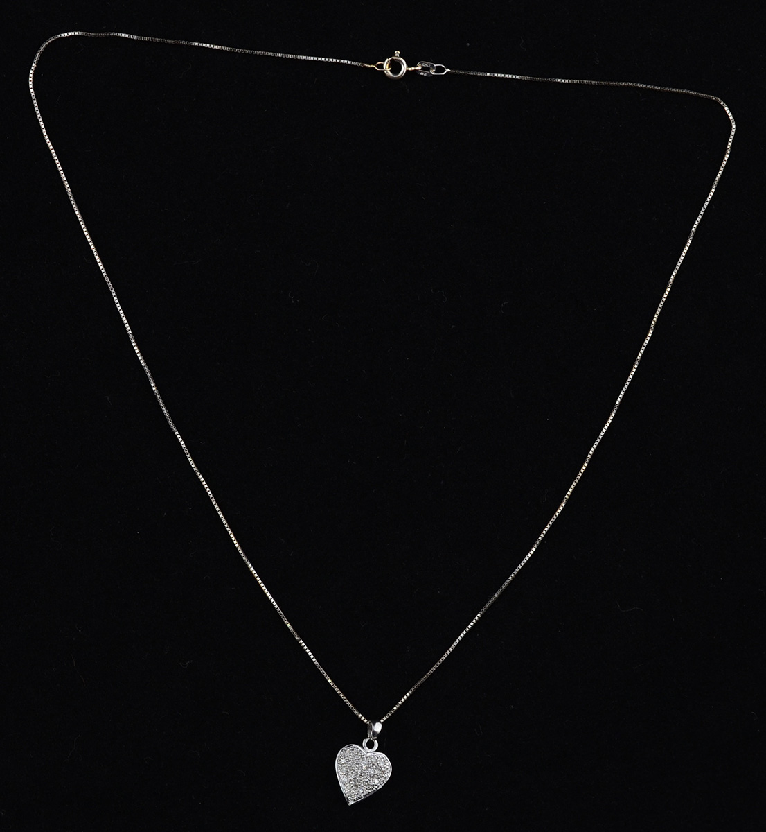 Pingente em formato de coração, ouro branco 18 k, cravejado de... - foto 2 de 2