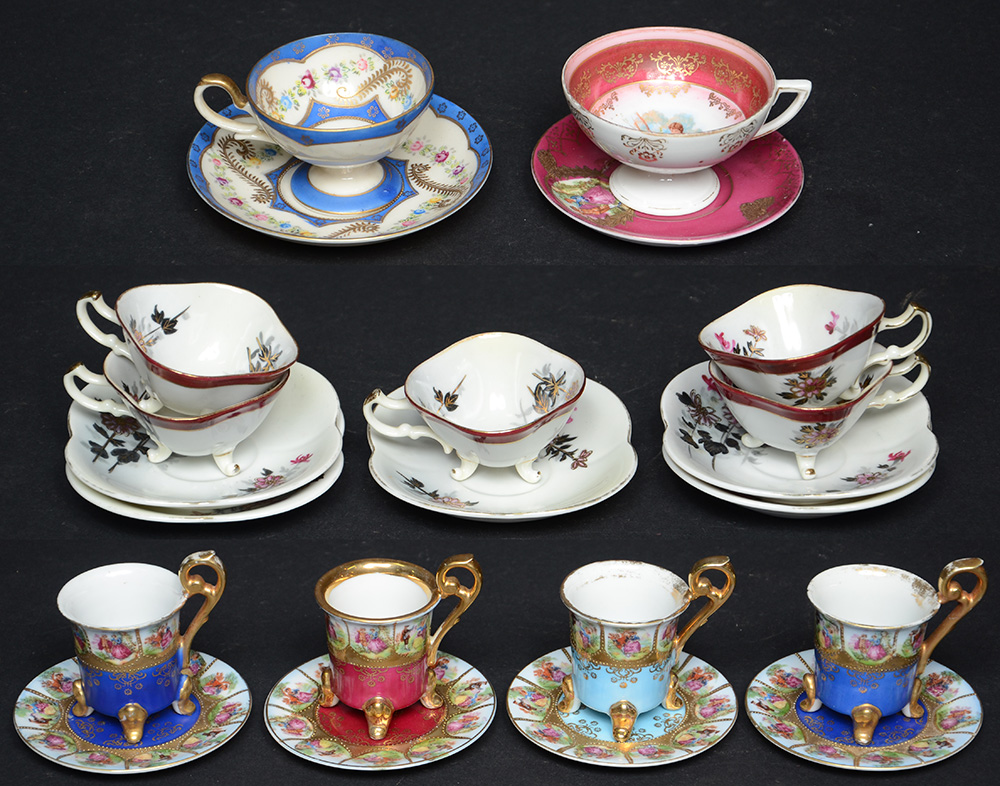 Onze xícaras diversas para café pintadas a mão, sendo nove Shofu...