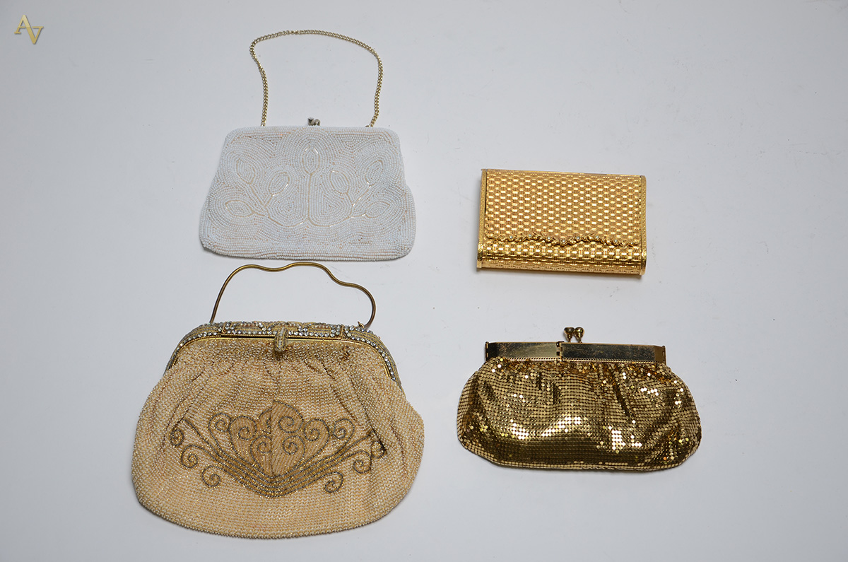 Quatro antigas bolsas toilette. Medidas 14 x 9 cm (dourada modelo...