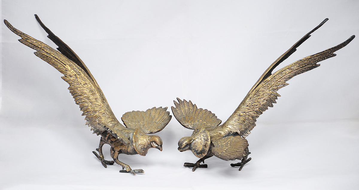 Par de faisões de metal. Comprimento 38 cm cada.