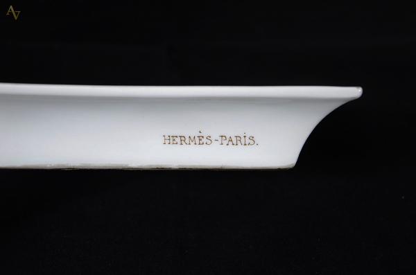 HERMÈS - Cinzeiro de porcelana francesa branca com flores em... - foto 2 de 3