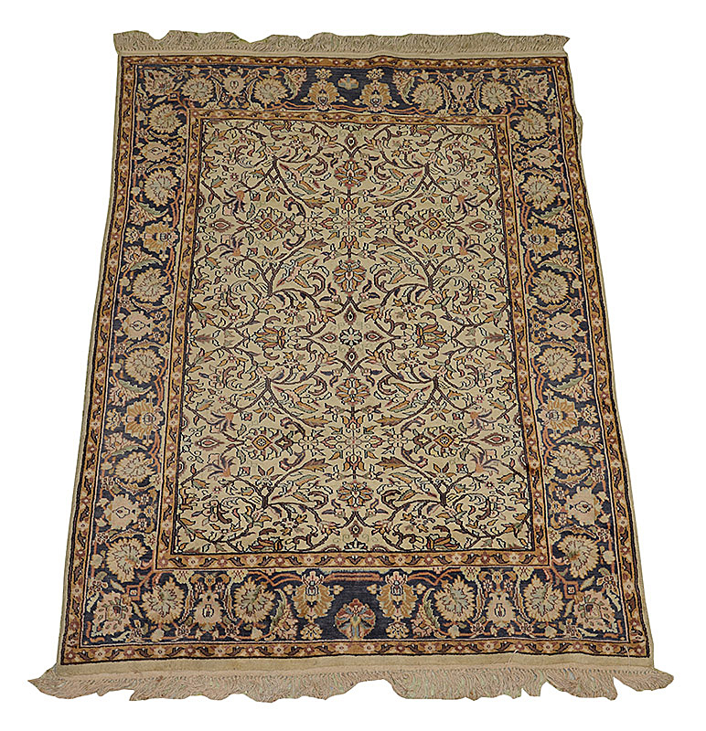 Tapete Kashemir. Medidas 1,79 x 1,29 m.