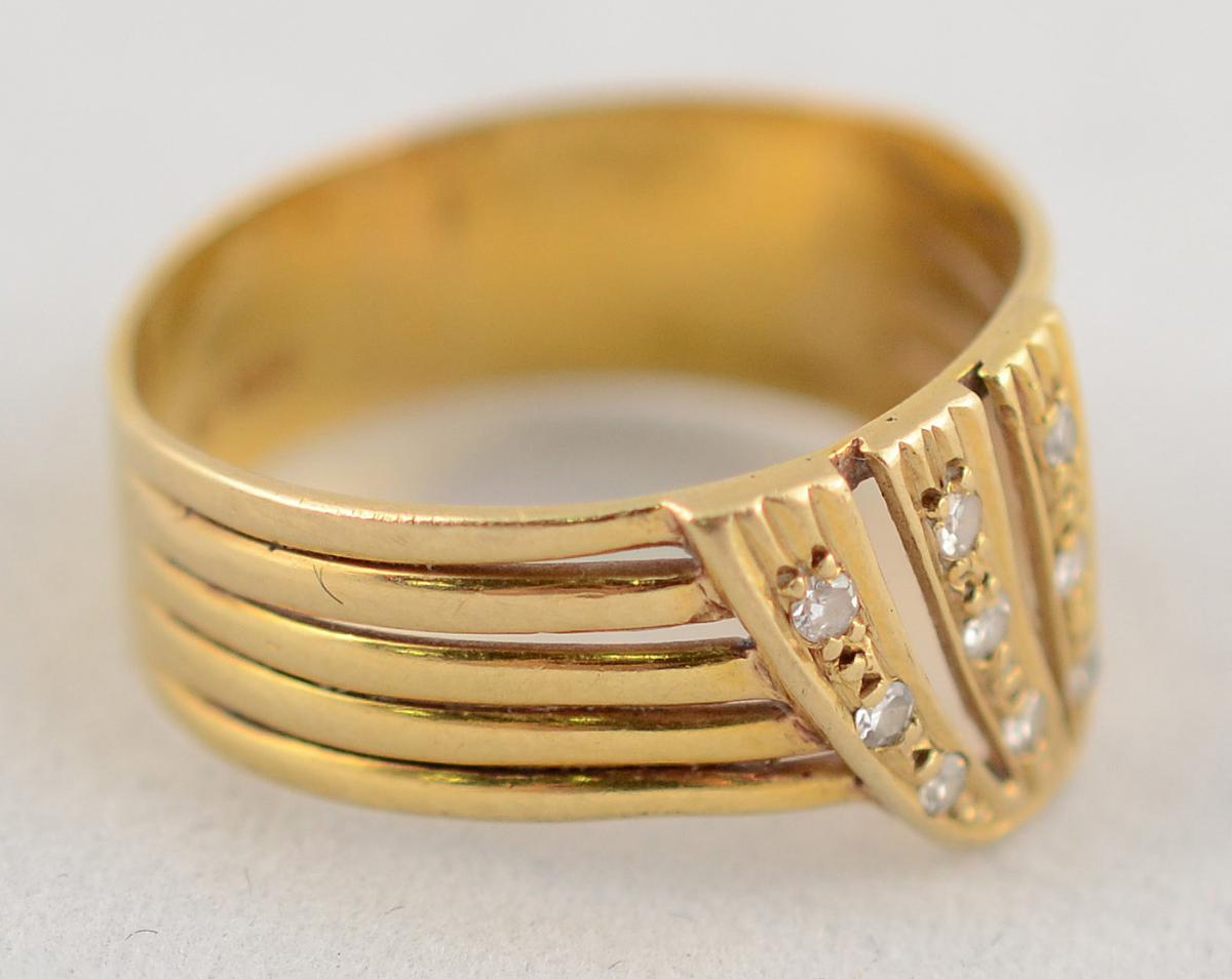 Anel de ouro amarelo 18 k com 9 brilhantes. Peso total 3,9 g - Aro 19. - foto 2 de 2