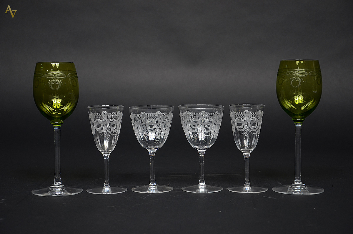 Diversos cálices de cristal Saint Louis lavrado, sendo: 7 para vinho...