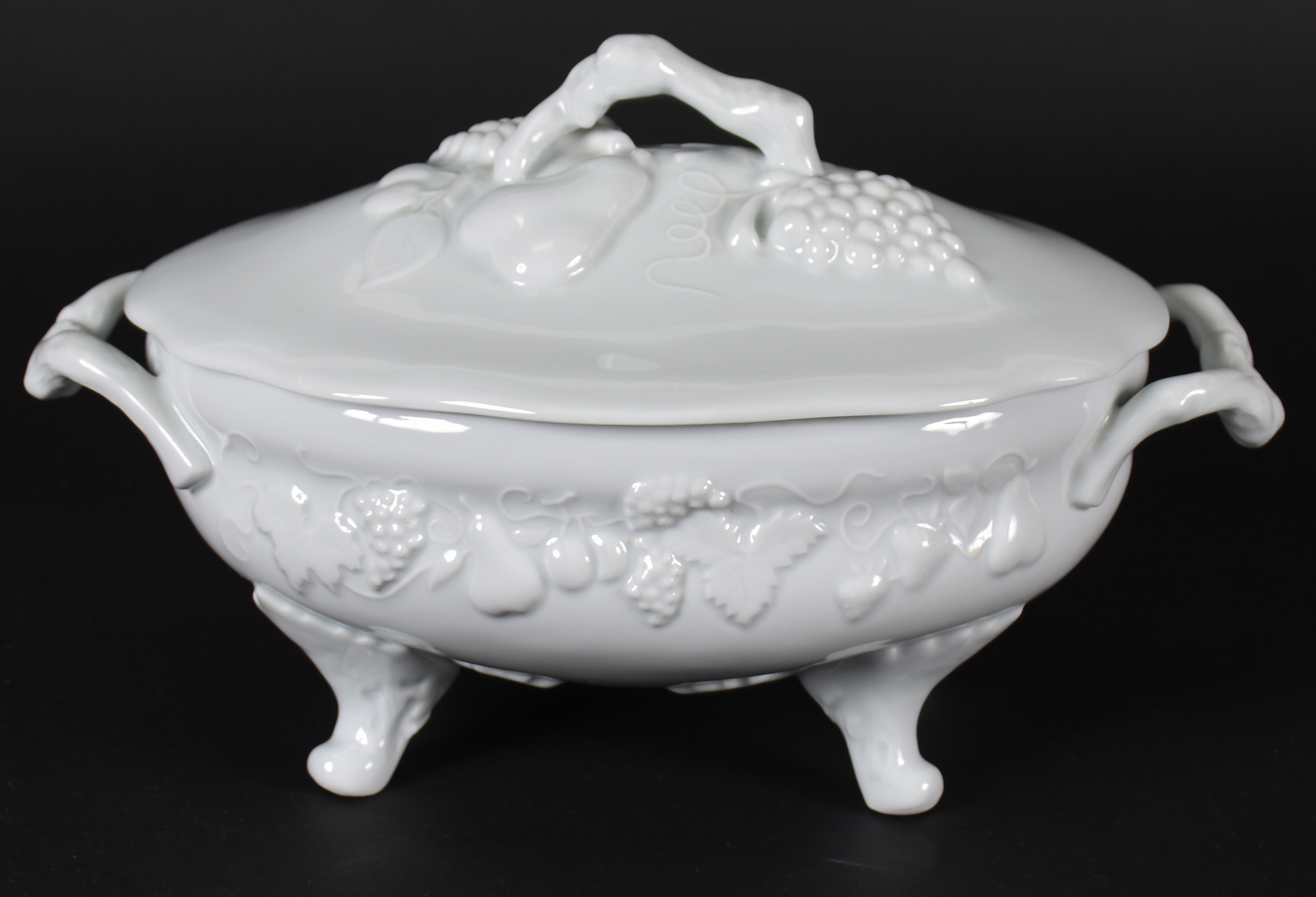 Sopeira de porcelana Francesa branca, Med. 23 X 39 Altura 20 cm. - foto 1 de 4