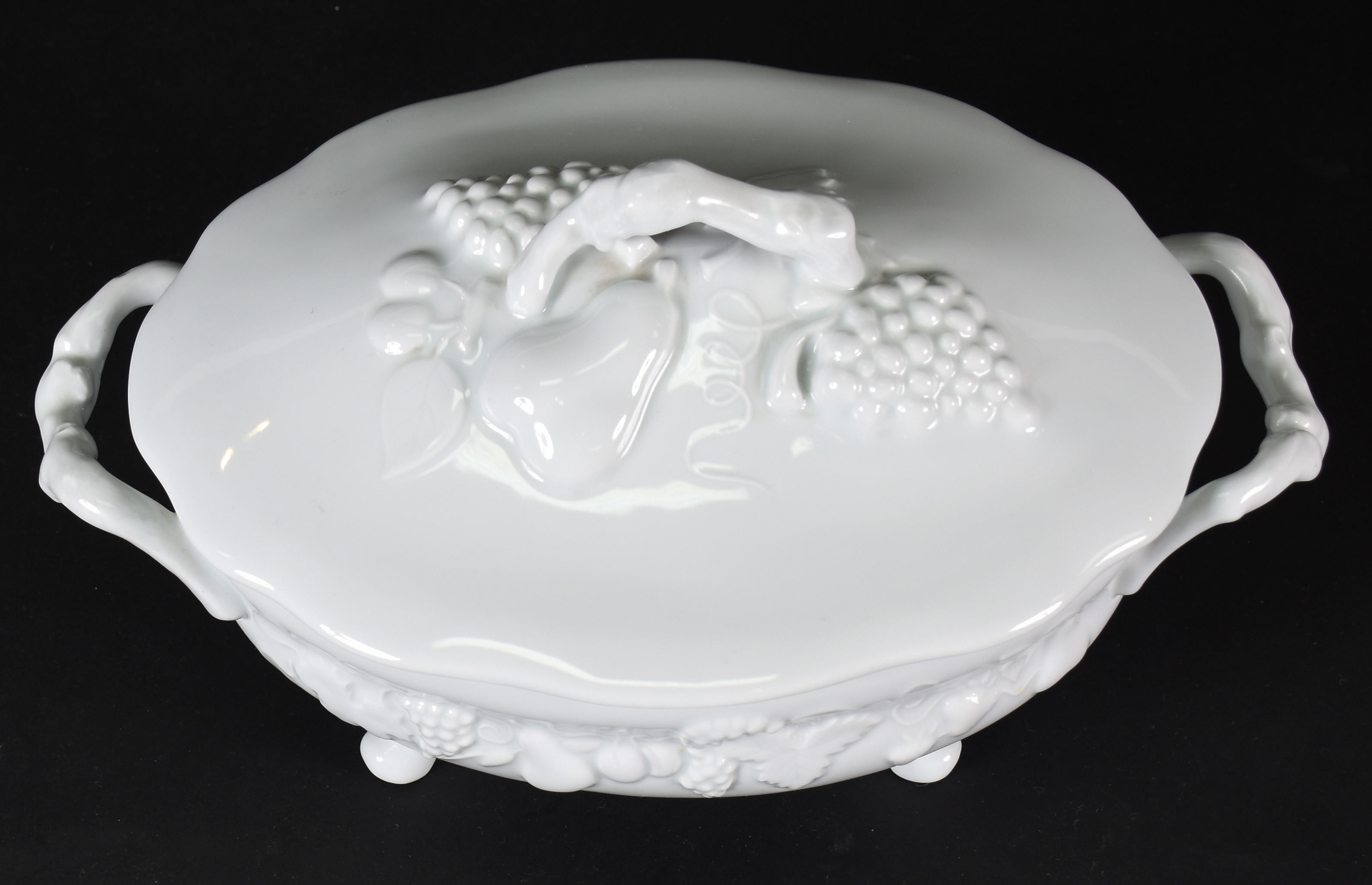 Sopeira de porcelana Francesa branca, Med. 23 X 39 Altura 20 cm. - foto 2 de 4