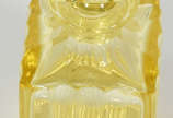 Garrafa em bloco de cristal europeu na cor amar... - Garrafa em bloco de cristal europeu na cor amarela.
