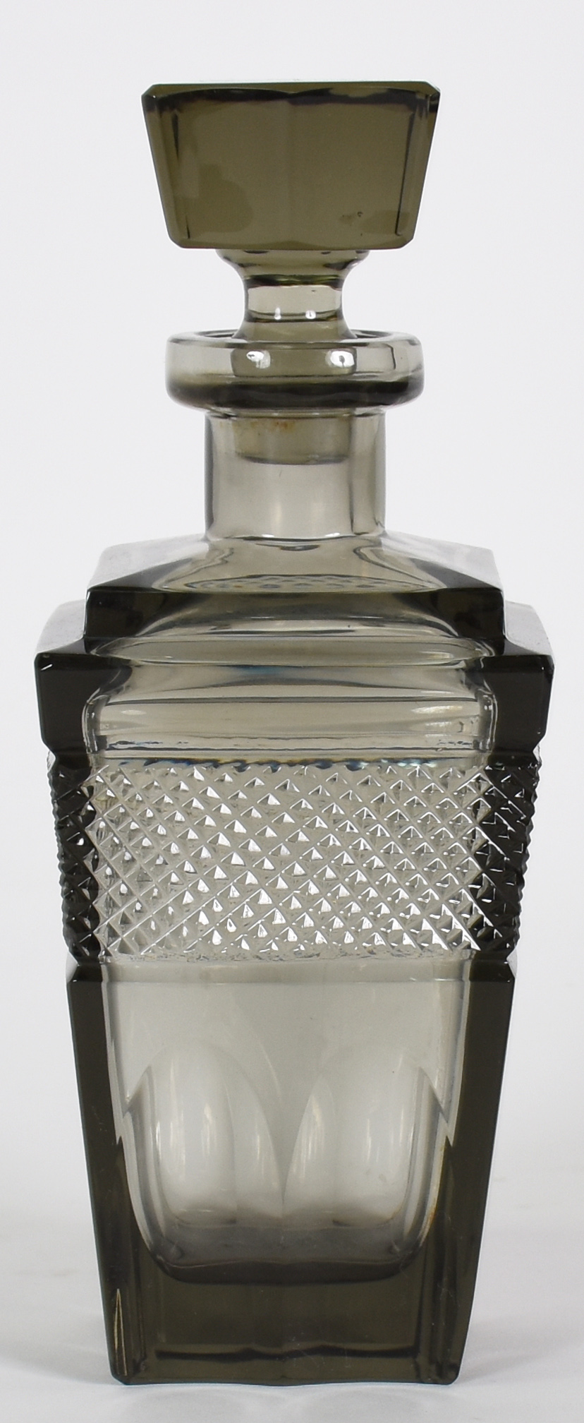 Garrafa de cristal europeu na cor fumê , base facetada. - foto 1 de 4