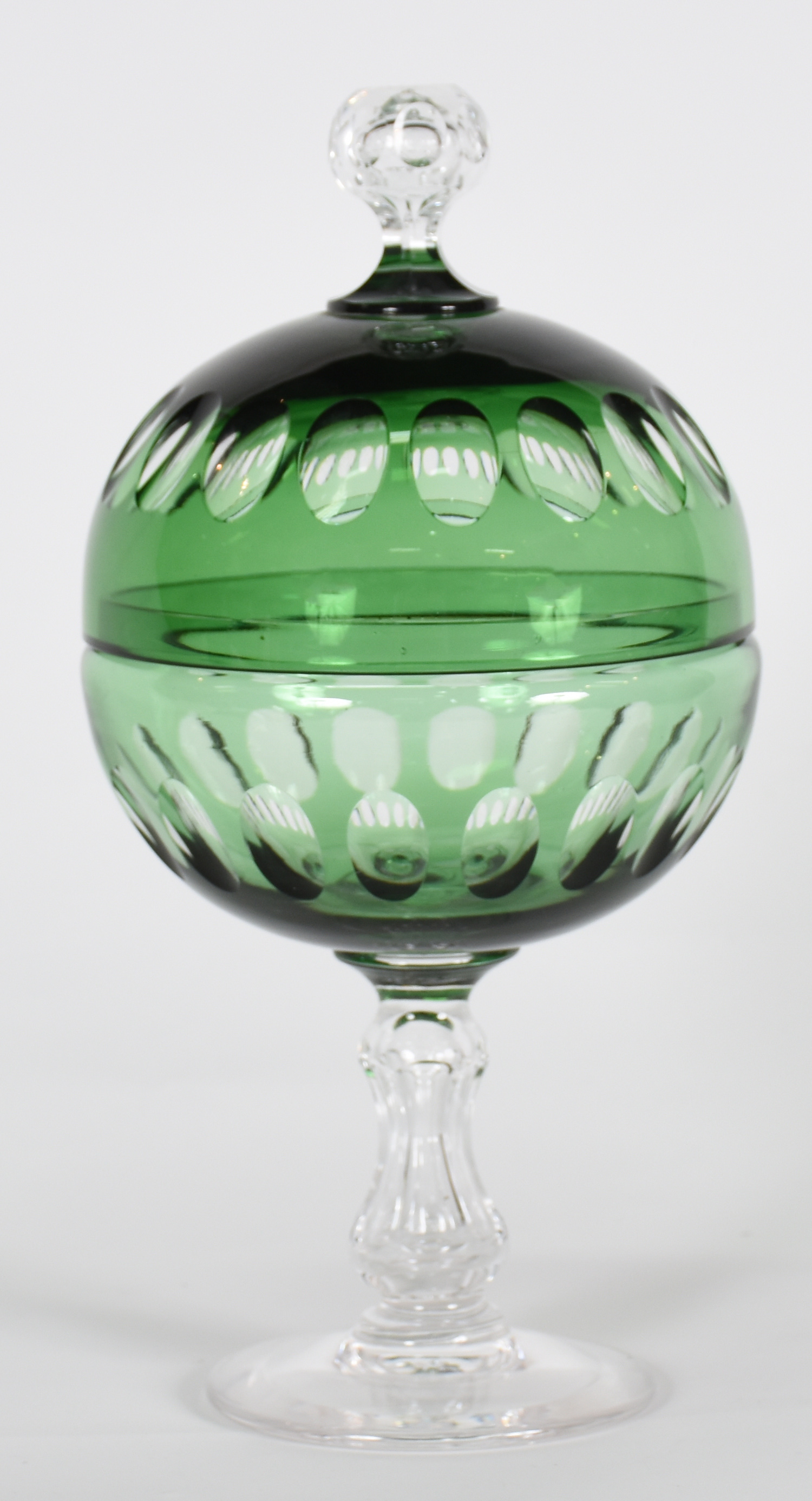 Belíssima compoteira de cristal double verde lapidado, possivelmente... - foto 1 de 2