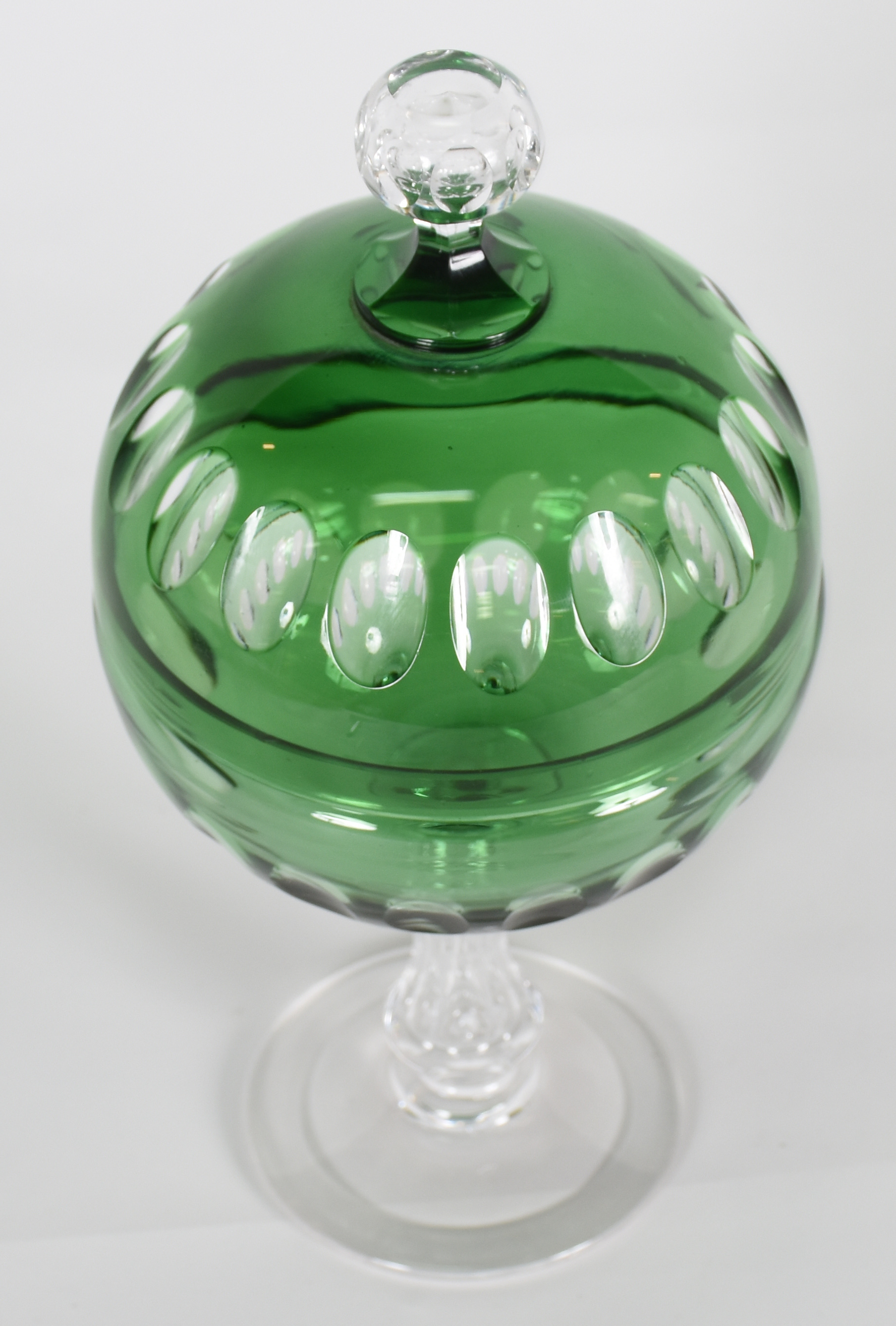Belíssima compoteira de cristal double verde lapidado, possivelmente... - foto 2 de 2