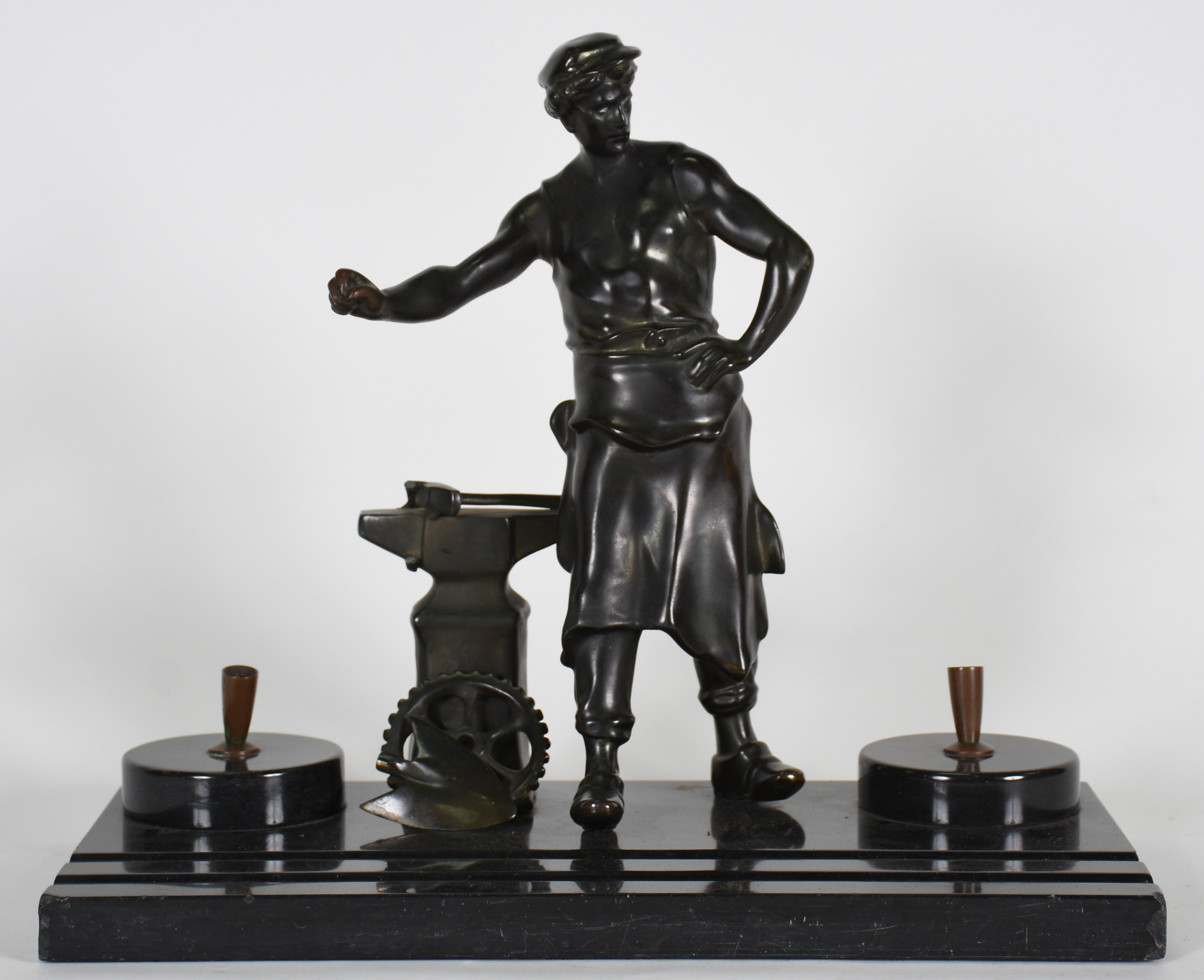 Tinteiro representando " ferreiro " em petit bronze, base de mármore - foto 1 de 4