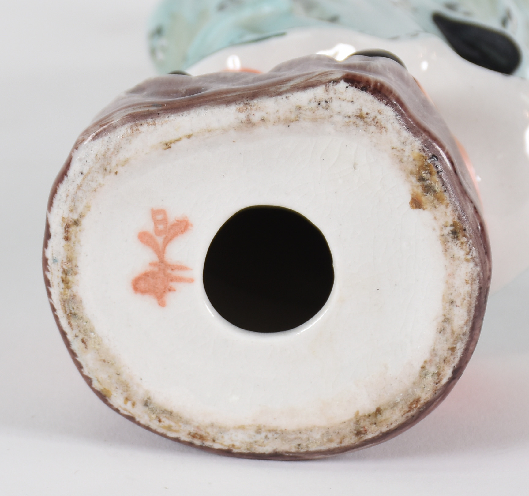 Figura de porcelana oriental europeia contemporanea - foto 3 de 3