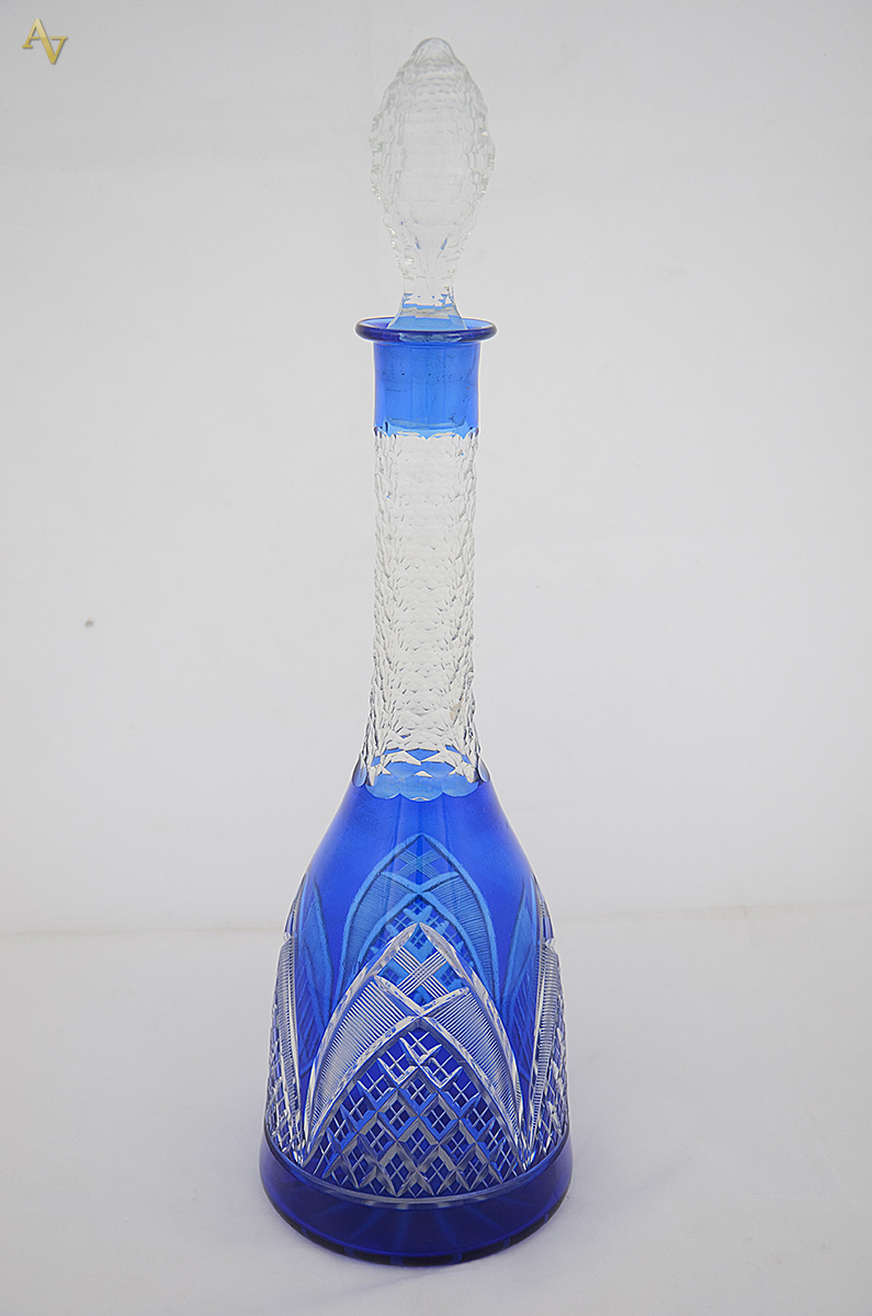 Licoreira de cristal frances lapidado doublé azul (tampa com pequenos...