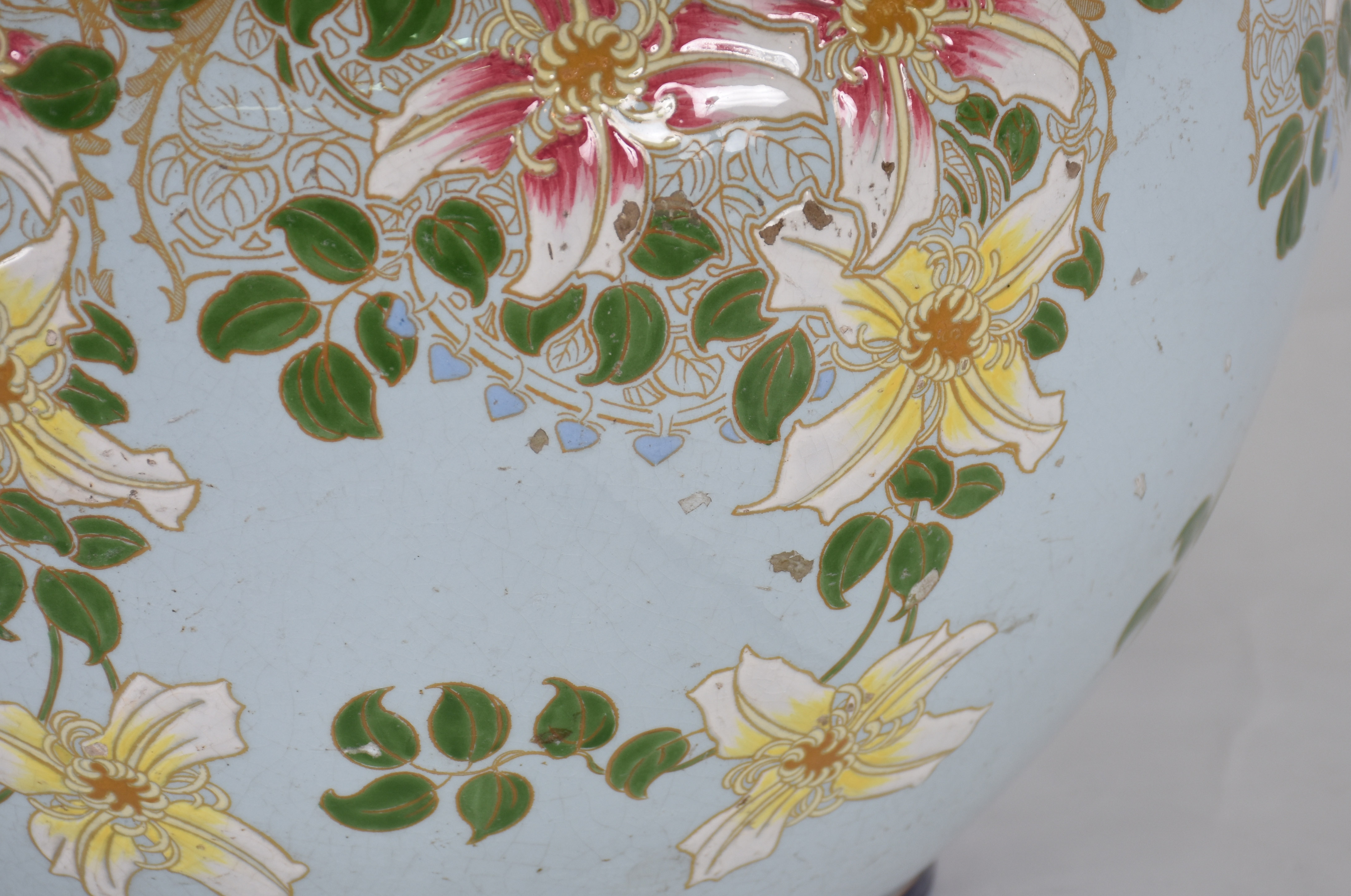 Cachepot de faiança europeia decorada em policromia floral - foto 5 de 6