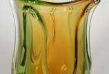 Vaso de Murano nas cores âmbar e verde. - Vaso de Murano nas cores âmbar e verde.