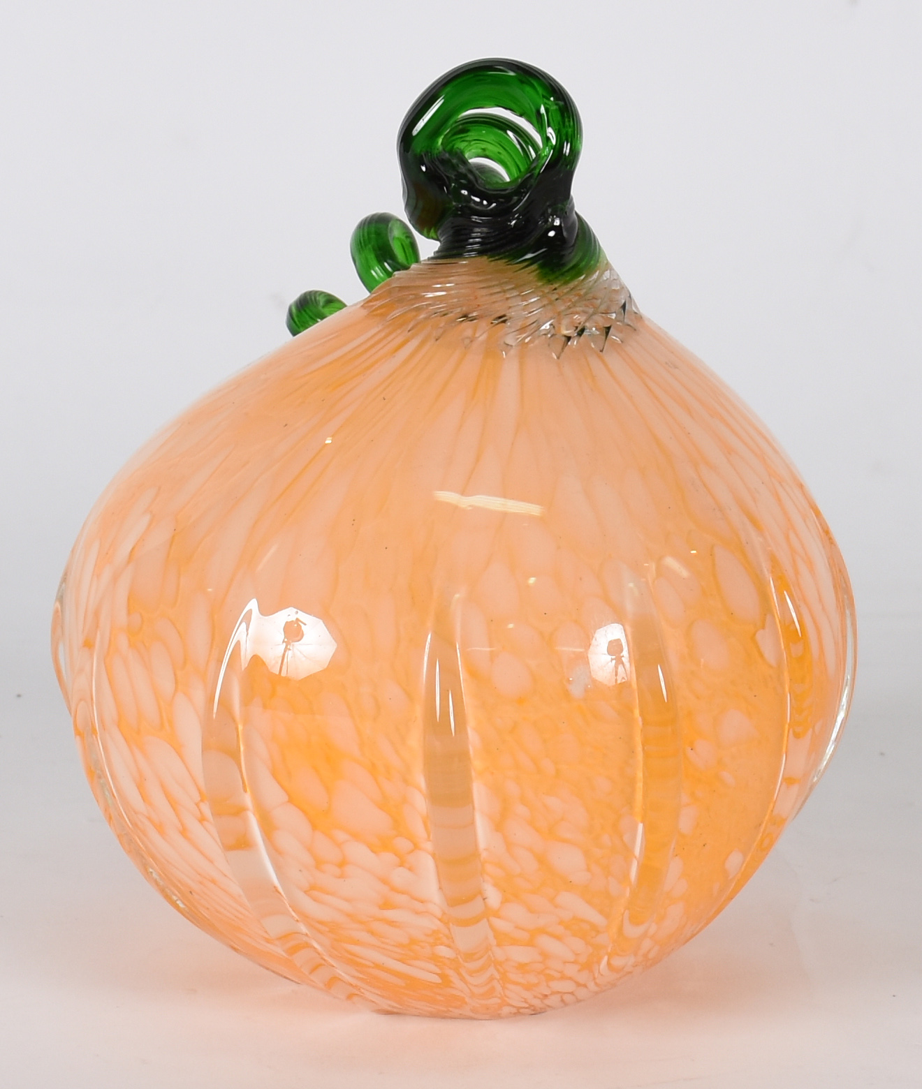 Fruta de Murano na cor laranja com detalhe verde. - foto 2 de 4
