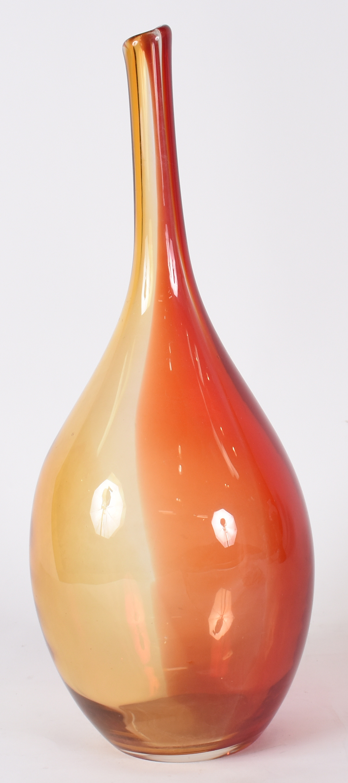 Garrafa de Murano em tons degradé de vermelho e laranja. - foto 1 de 2