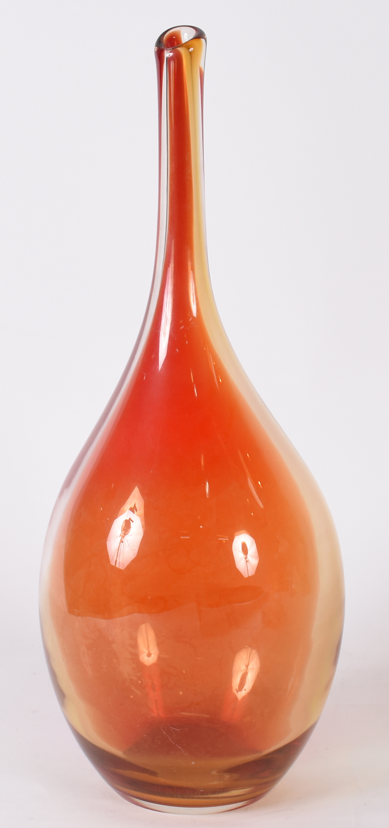 Garrafa de Murano em tons degradé de vermelho e laranja. - foto 2 de 2