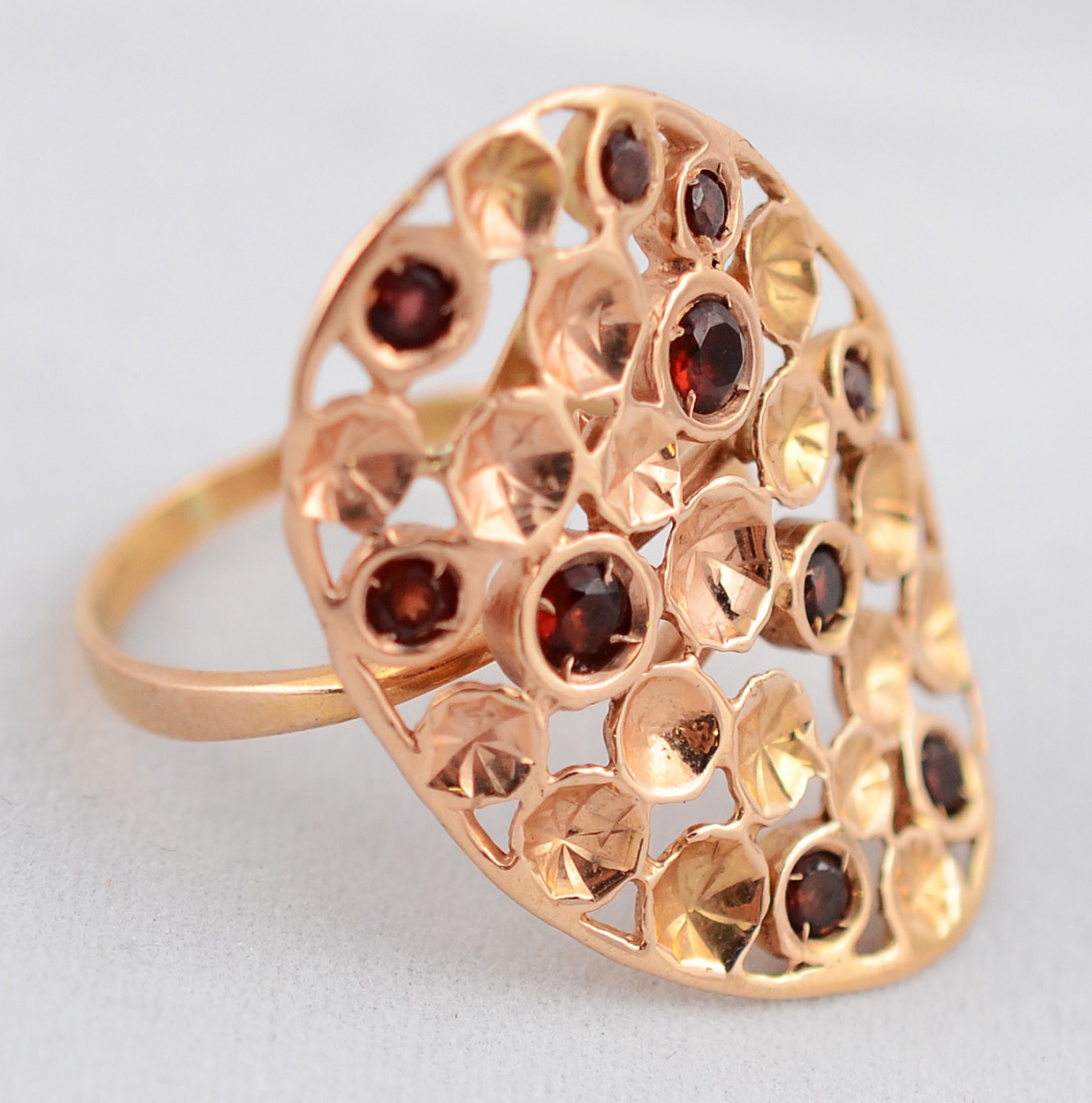 Anel de ouro amarelo 18 k modelo navette, com contraste, e topázios... - foto 1 de 2