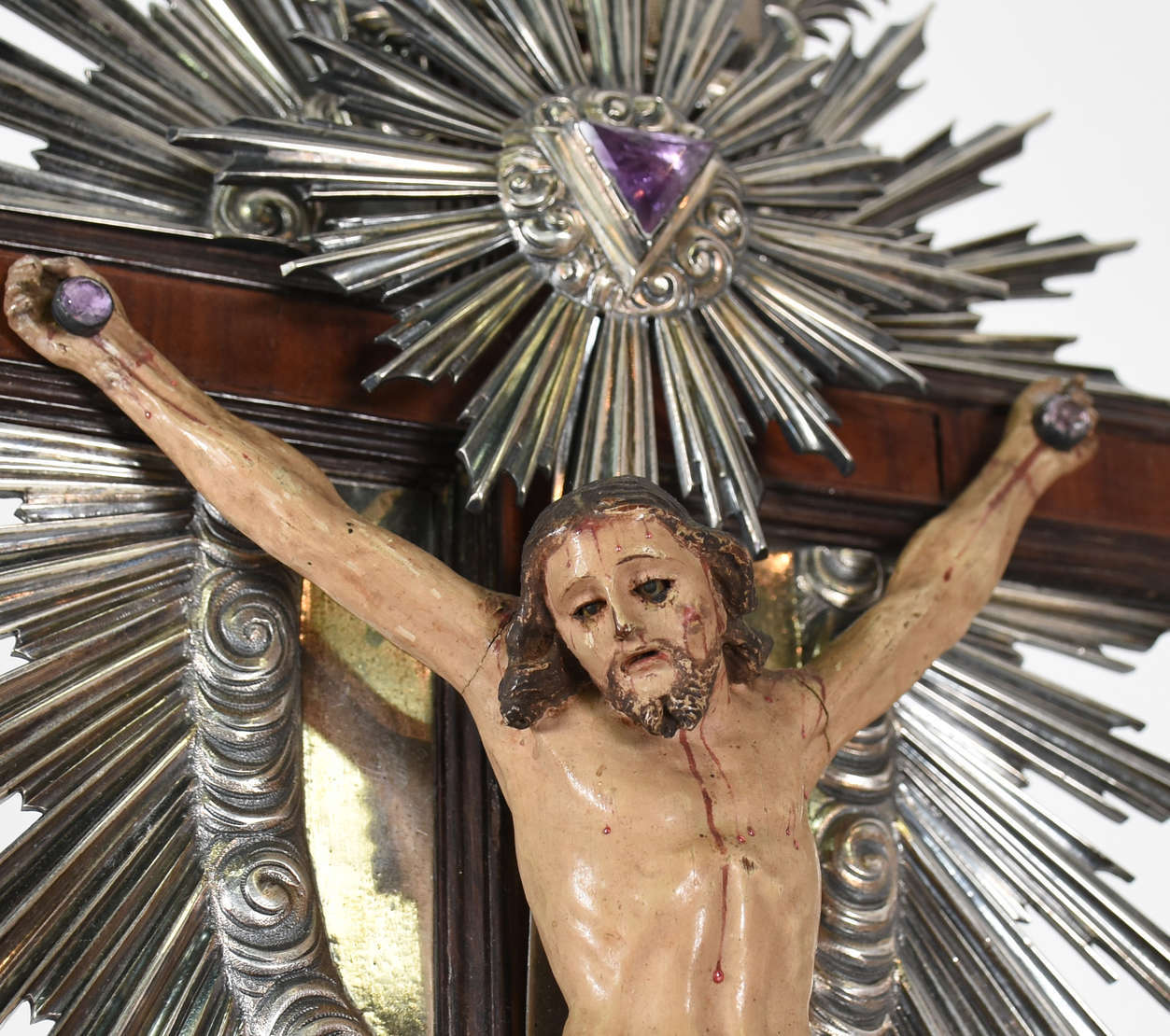 Excepcional Crucifixo com figura de Cristo ricamente entalhada e rica... - foto 2 de 3
